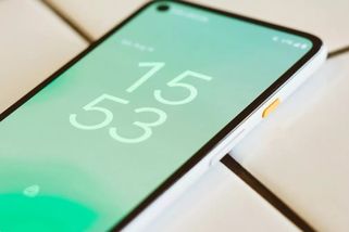 Majitelé těchto telefonů mají problém. Doporučené nabíjení do 80 % je zničehonic úzkým hrdlem